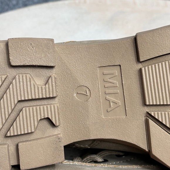 MIA Metri Boot Tan Womens 7 Lug Sole Combat Ankle Boots - Picture 12 of 13